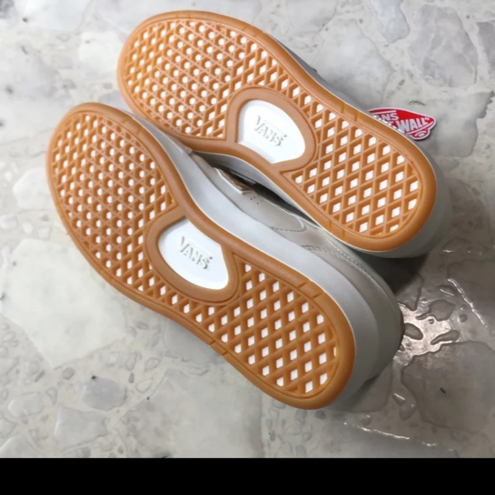 NEW, UNWORN, AUTHENTIC VANS IN THE BOX - MEN'S SIZE 11, WOMENS SIZE 12.5 - Picture 8 of 9